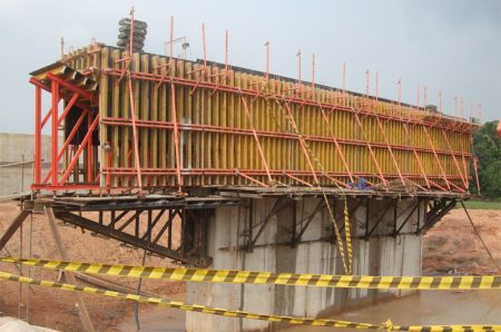 Quick Assembly of Bridge Formwork and Attention to Construction Safety