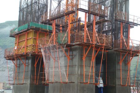 What Are the Precautions for the Construction of Bridge Formwork?
